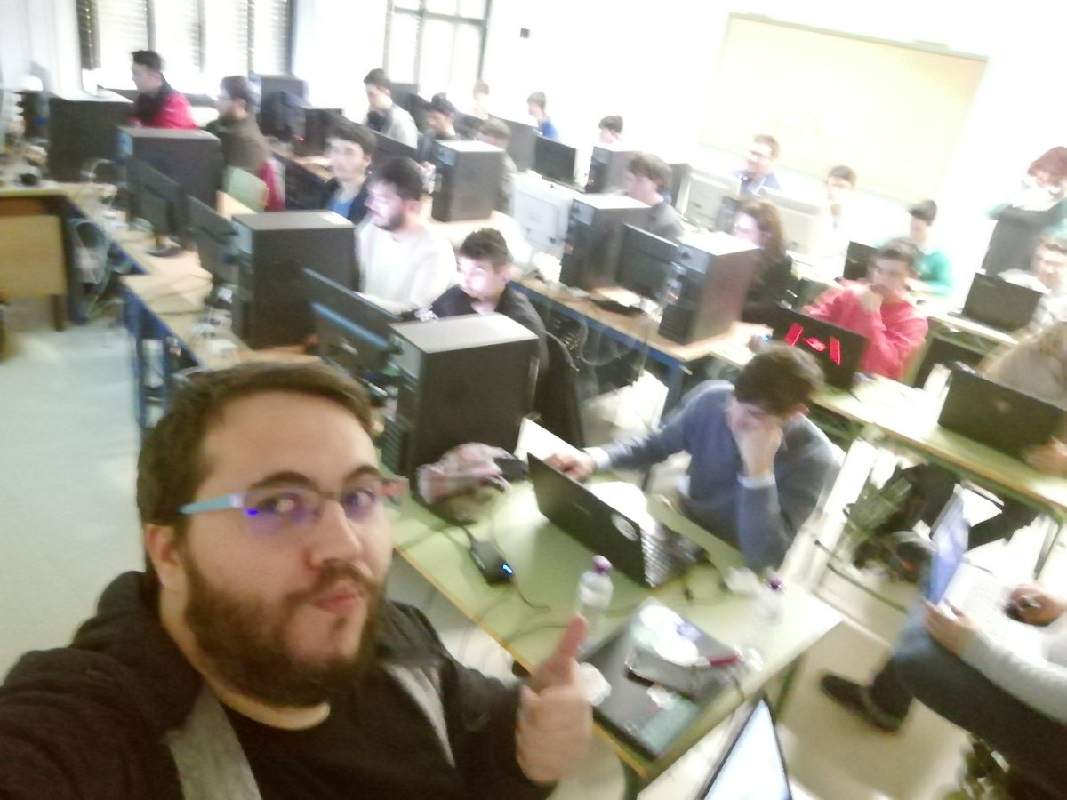 everisCodeFEST's tweet photo. Otro punto de vista del taller!!! #IESJulioVerne van rapidísimos! #headingtocodefest https://t.co/SPQy1prEEV