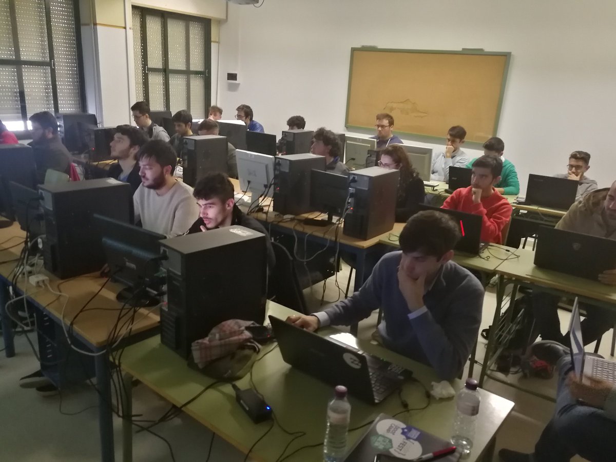 everisCodeFEST's tweet photo. Otro punto de vista del taller!!! #IESJulioVerne van rapidísimos! #headingtocodefest https://t.co/SPQy1prEEV