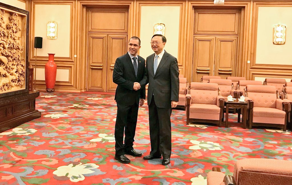EmbaVEChina's tweet photo. En el marco de la agenda de trabajo a desarrollar en la República Popular #China, Canciller @jaarreaza sostuvo una productiva reunión con el Consejero de Estado, Yang Jiechi https://t.co/63UWyC50Pp