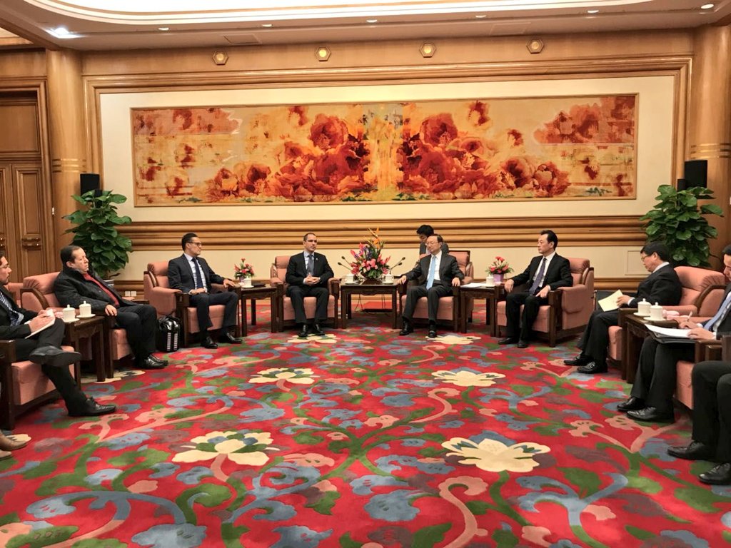 EmbaVEChina's tweet photo. En el marco de la agenda de trabajo a desarrollar en la República Popular #China, Canciller @jaarreaza sostuvo una productiva reunión con el Consejero de Estado, Yang Jiechi https://t.co/63UWyC50Pp