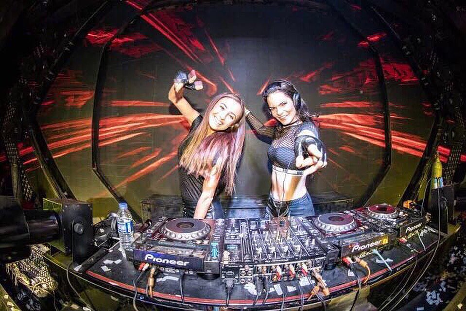 2_EMPRESS's tweet image. GIRLPOWER 🇨🇳🎉🙃 #djanemag #china #girlpower