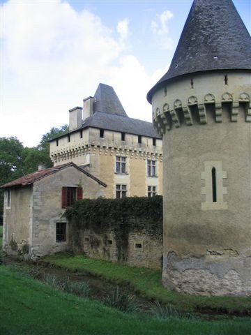 ChampagneJeeper's tweet photo. La Cave de #Boulazac (#24) mettra à l'honneur les cuvées #Champagne Jeeper les 22 et 23 Décembre. Venez déguster le Jeeper Taste! #Be_jeeper #degustation #perigueux https://t.co/dvMFTmIdOm