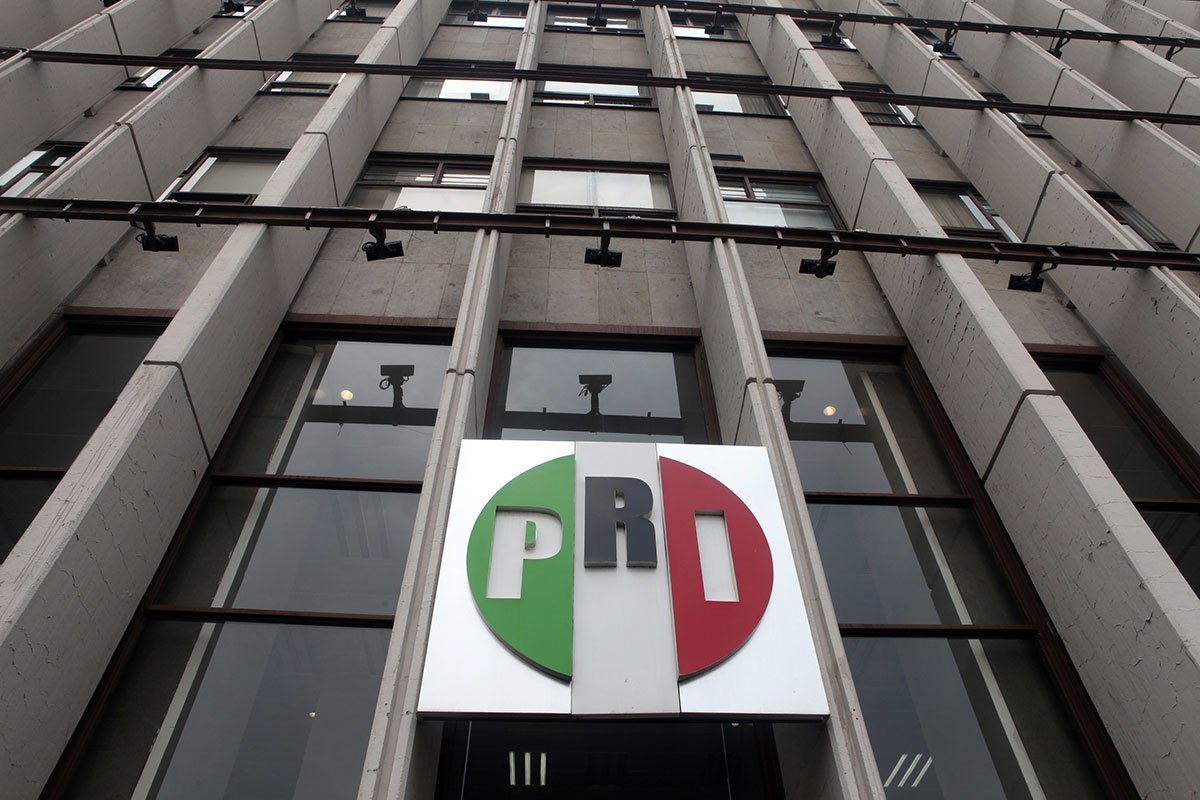 SugeeiiToOrrees's tweet photo. Niega Hacienda que haya triangulado recursos al PRI en 2016 https://t.co/sozpmuWYkI