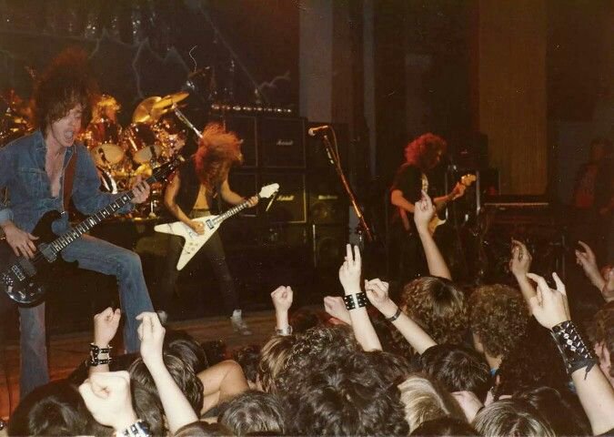 BookOfMetallicA's tweet photo. December 20th, 1984: End of #Metallica's first European tour "Bang That Head That Doesn't Bang"! https://t.co/iEs1d3Lskv