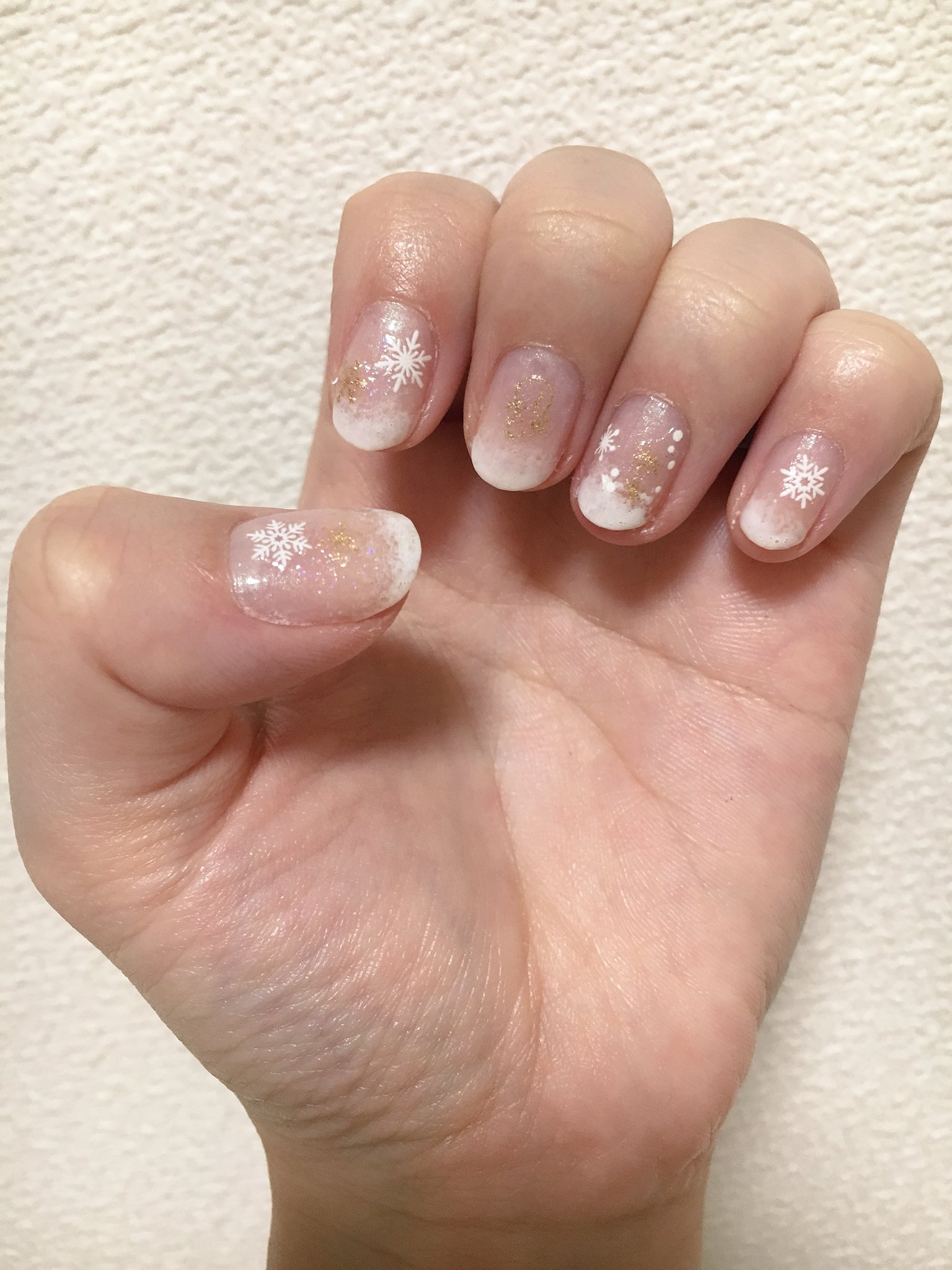 تويتر りお ネイル垢 على تويتر スポンジでポンポン グラデーションネイル難しい 液が少ないのか気泡が出来ちゃうし スポンジのサイズも重要 上からシール貼ってごまかしてます 笑 雪の結晶シールで冬らしくはなったかな 100均ネイルです セルフ