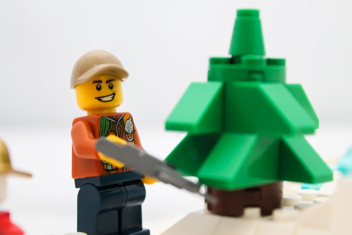 LegoMuseums's tweet photo. #Daytwenty. The tree didn't make the cut.
#christmas #christmastree #lego #legocity #legoadventcalendar #toy #toyphotography #legophotography #legochristmas #legochristmastree #adventcalendar #minifigure #minifig https://t.co/aMEiH18Gbi