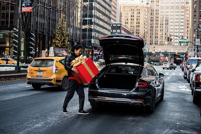 If I were Santa I would rock the @Audi #S5 as my sleigh. This car has it all. Power, precision, and class. 

#audipartner