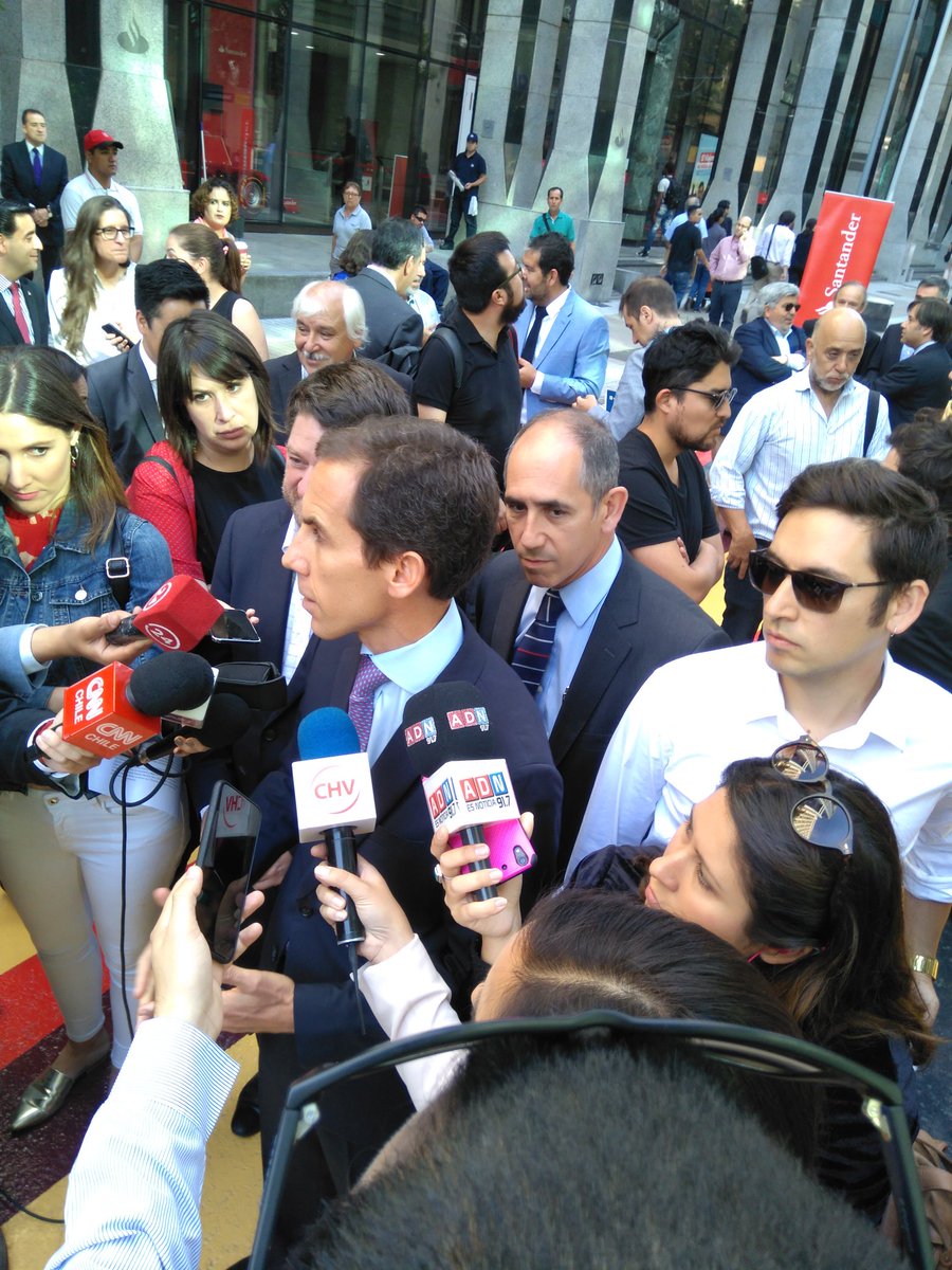 Estamos inaugurando nuestro emblemático Paseo #Bandera. Vengan a visitar esta renovada y querida calle de nuestra comuna. Orgullosos de poder entregarles obras como estas, las que reafirman que #Stgo es de todos.