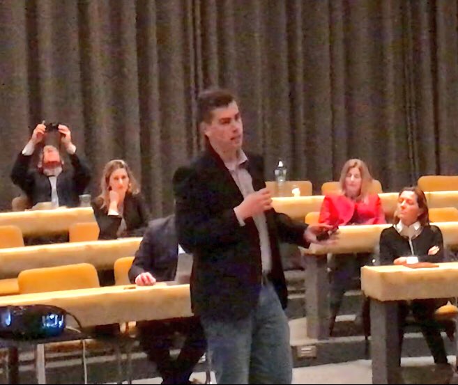victoranDG's tweet photo. @JJMartin97 y yo apoyando a nuestro colega #Amiel en sus inquietudes emprendedoras..! Aprovechando el ‘Demo Day’ en el @PCongresos.

#Torremolinos
#FeelMark https://t.co/kZWVIhHryL