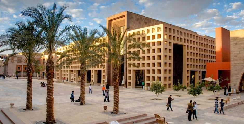 After announcing it officially, AUC withdrew their decision of banning niqab inside campus! Read more: aws.tl/n735 

#Redracc #AUC