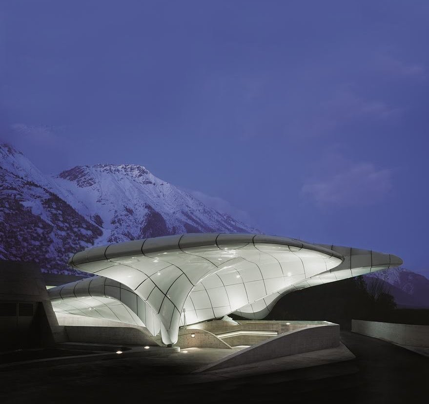 Zaha Hadid Architects' double-curved glass funicular railway hits 4.5 million passengers: worldarchitecture.org/architecture-n… #design