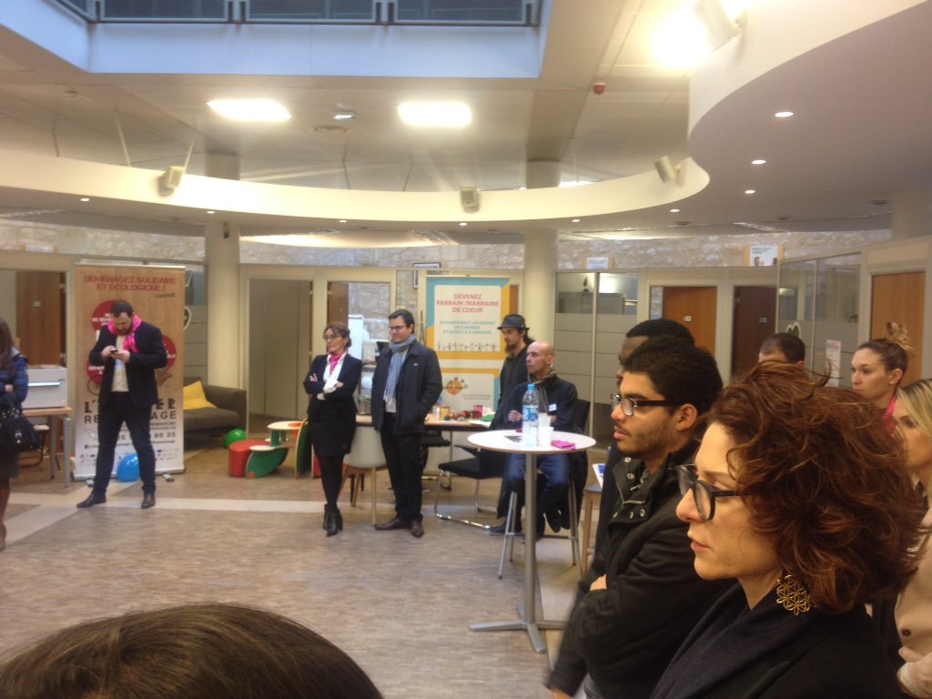 ibancourau's tweet photo. Tous à l'Agence @BNP Paribas Bordeaux Grand Théâtre!
#ParlonsCoeur https://t.co/H8Hqb3EyaA