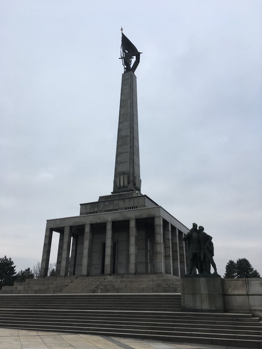 Kosto63249904's tweet photo. #Bratislava #Slavin #BratislavskyHrad #MostSNP #VyhladZoSlavina https://t.co/AfUfwtTKbH