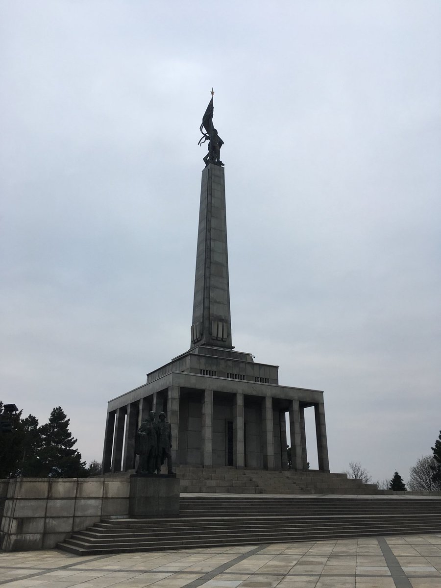 Kosto63249904's tweet photo. #Bratislava #Slavin #BratislavskyHrad #MostSNP #VyhladZoSlavina https://t.co/AfUfwtTKbH