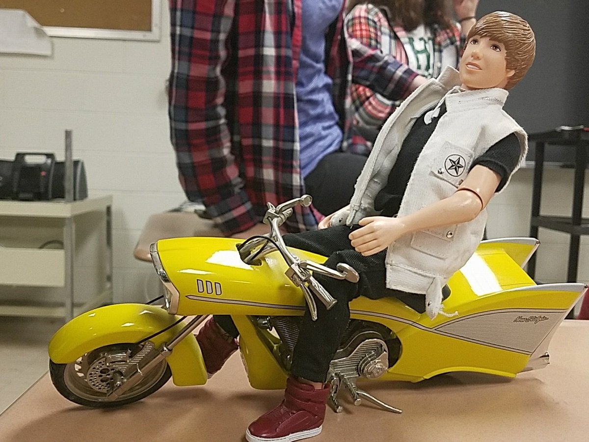 GaleGoblin's tweet photo. Bieber got a new ride https://t.co/wxNh6QNnhO