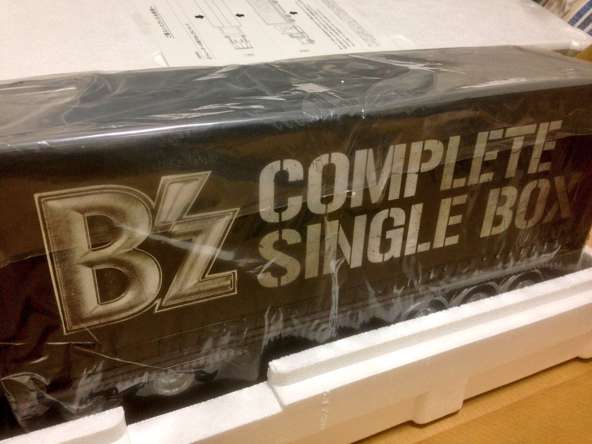 Bz_s_and_a_DoAs's tweet photo. B'z COMPLETE SINGLE BOXトレーラーついに納車完亮!!!!!✨✨✨✨✨\(*≧∀≦*)/
さーて、置く場所考えねば😅
#Bz
#COMPLETESINGLEBOX
#traileredition
#CDトレーラー https://t.co/zBM7lGFS6p