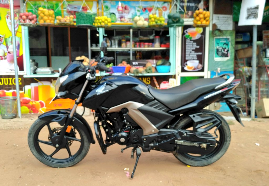 anandxp's tweet photo. Serviced my Bike from #EVMHonda near Technopark phase3. Not completely satisfied with their service. Big looting in labour charge and real problem with choke os not yet solved completely.Won't go there anymore.
#Honda
#HondaUnicorn
#Unicorn160
#2015Model https://t.co/cxdGloCNCJ