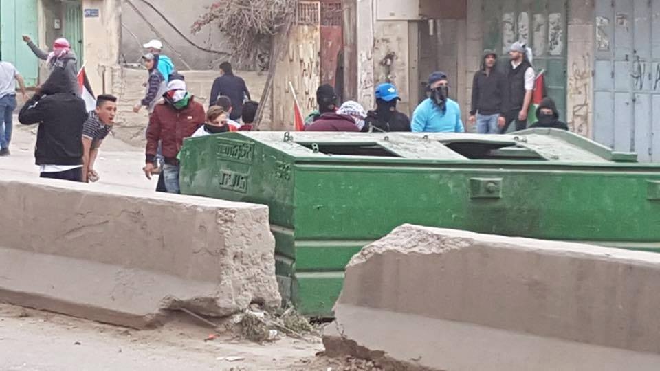 QudsNen's tweet photo. Days of Rage demonstrations and clashes between IOF and Palestinians continue in #Jerusalem, Ramallah, Bethlehem, Hebron and other areas in occupied West Bank - Dec. 20, 2017.

#HandsOffJerusalem https://t.co/jSL1kiTEgj