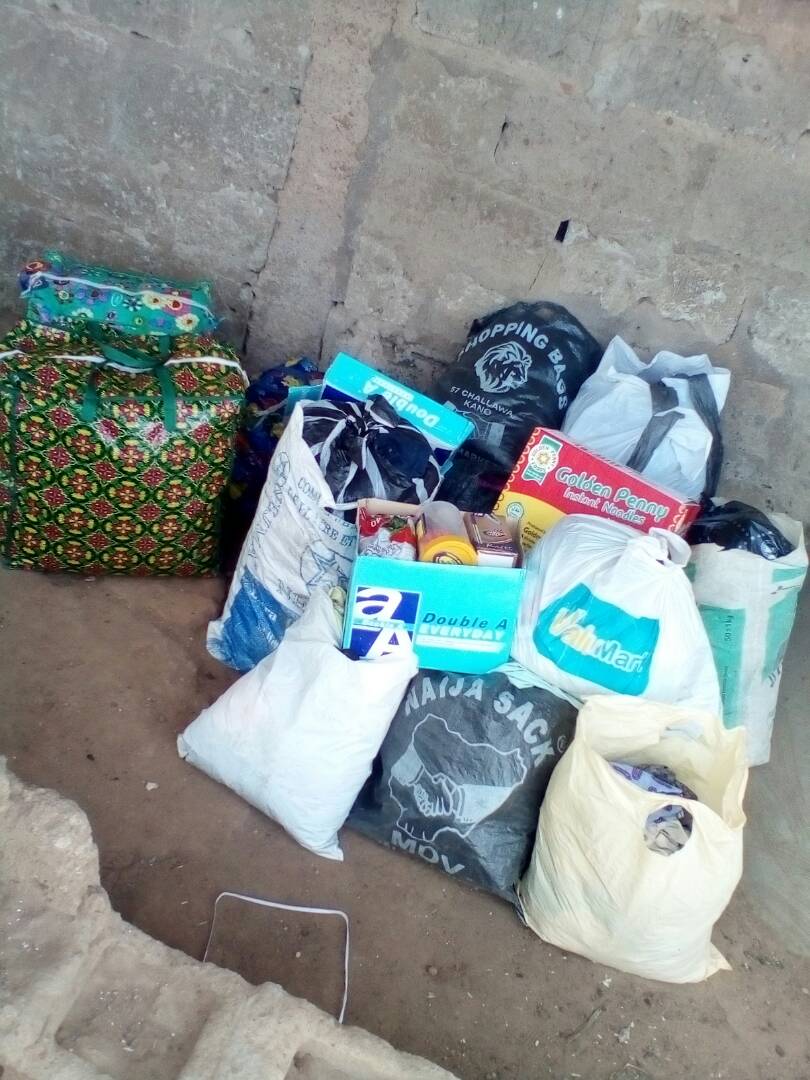 adeniyi_marya's tweet image. In this era where humans have become so self centered, where lies the fate of street kids and the likes? Who can they turn to, to get that maximum help, love, care, shelter, food and education when the need arises? #makestreetzsmile