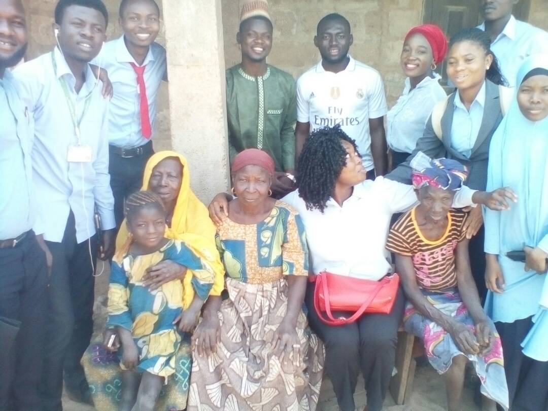 adeniyi_marya's tweet image. In this era where humans have become so self centered, where lies the fate of street kids and the likes? Who can they turn to, to get that maximum help, love, care, shelter, food and education when the need arises? #makestreetzsmile