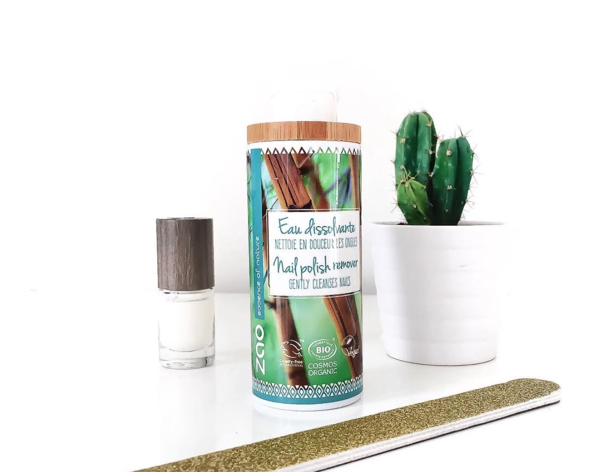 zao_makeup's tweet photo. Pour enlever son vernis à ongles, @healthy_and_girly a choisi l'Eau dissolvante 100% naturelle et certifiée bio Zao Make-Up et vous ?

#dissolvant #eaudissolvante #vernisàongles #8free #vernis #vernisàongles8free #nailpolish #nail #zaomakeup #zao https://t.co/h2bBCVcbGk