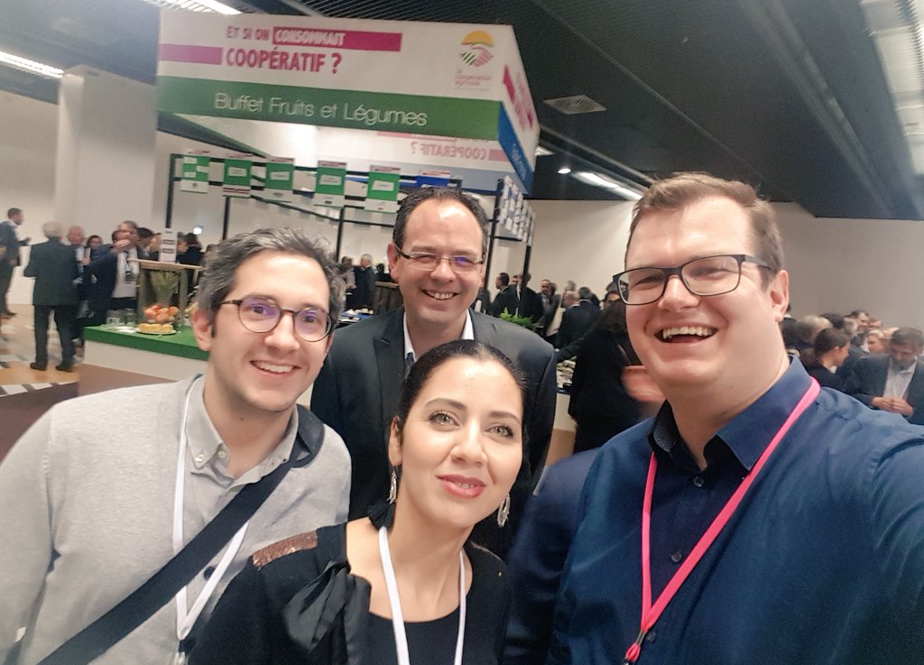 kevmoity's tweet photo. Il y a du #FrAgTw au Congrès de @lacoopagricole ! 😉
#invivo17 https://t.co/AKw56aESjM