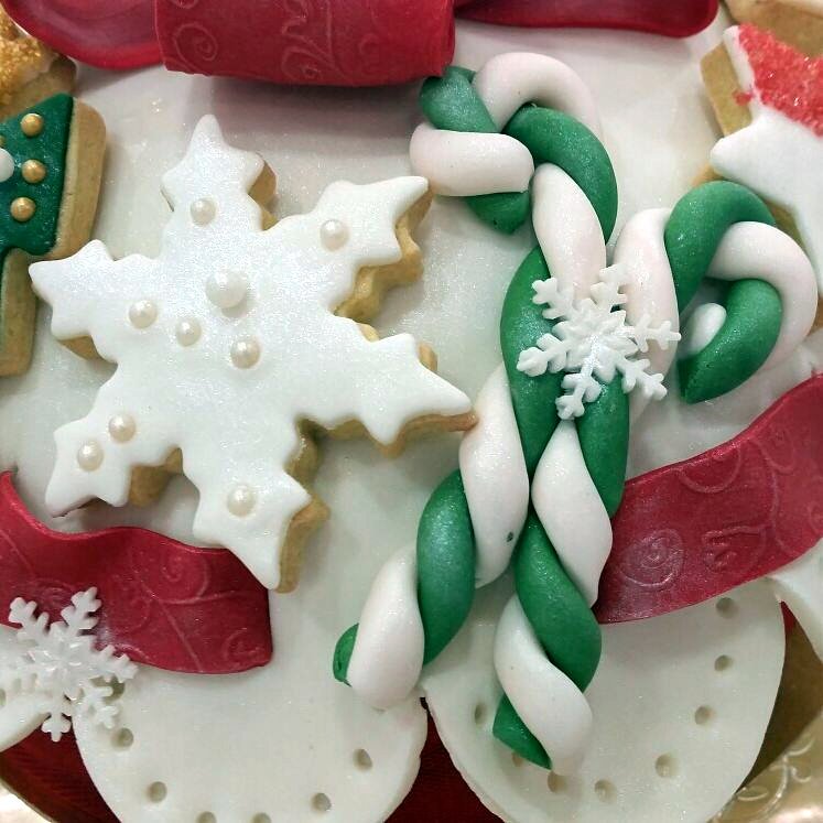 LaBiscotteriaTE's tweet photo. E cosa ne dite dei nostri #panettonidecorati? Oltre a essere deliziosi sono bellissimi! 😍😋👀❤🎁🎄🎄
#ultimiregali #handmade #fattiamano
#gift #natale2017 #aspettandoilnatale #piùspazioaidolci #Solocosebuone #solocosesane https://t.co/I4hHtEYhDF