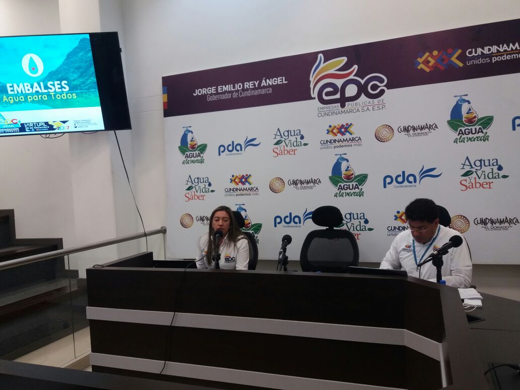 epcundi's tweet photo. #EpcRindeCuentas 🙋🏻‍♂🙋🏻‍♀/ A esta hora la ingeniera Nidia Riaño subgerente de @EPC_SA hace su intervención donde socializa los proyectos que se vienen adelantando en su artículo 26b sembremos agua, cosechemos vida.
#SiempreEnMovimiento #AguaParaLaProsperidad https://t.co/no9oS2cGn9
