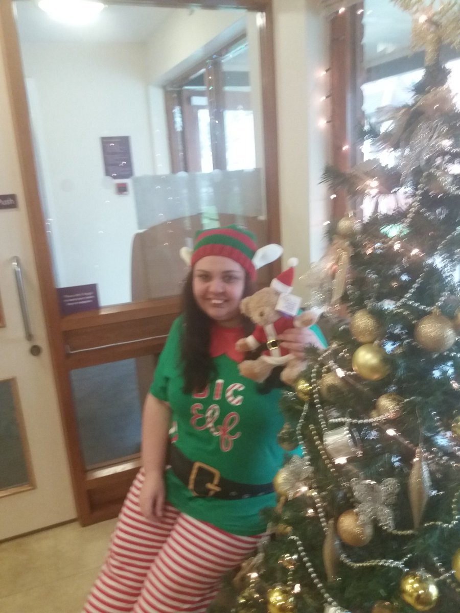 burnssusan1991's tweet photo. 🎄☃@MrBernardBear working with my elf @burnssusan1991 @premierinn Tewkesbury wishing all customers a merry christmas. ☃🎄
#12daysofBernard
#itsallabouttheshoes
#elfieselfie
#MerryChristmas
@TewkesburyPI @katesharpe69 @SDEBDD @RikkiQuinlan https://t.co/yh9xIuirtW