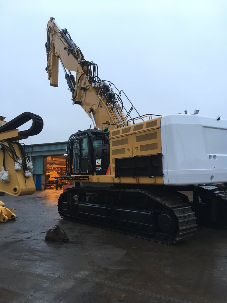 GlennWisesite's tweet photo. Tip tested a CAT374F, 89 tonne demolition beast, truly outstanding engineering @KocurekExcavato https://t.co/G10wMxG2aN