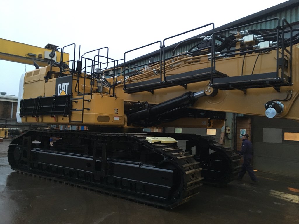 GlennWisesite's tweet photo. Tip tested a CAT374F, 89 tonne demolition beast, truly outstanding engineering @KocurekExcavato https://t.co/G10wMxG2aN
