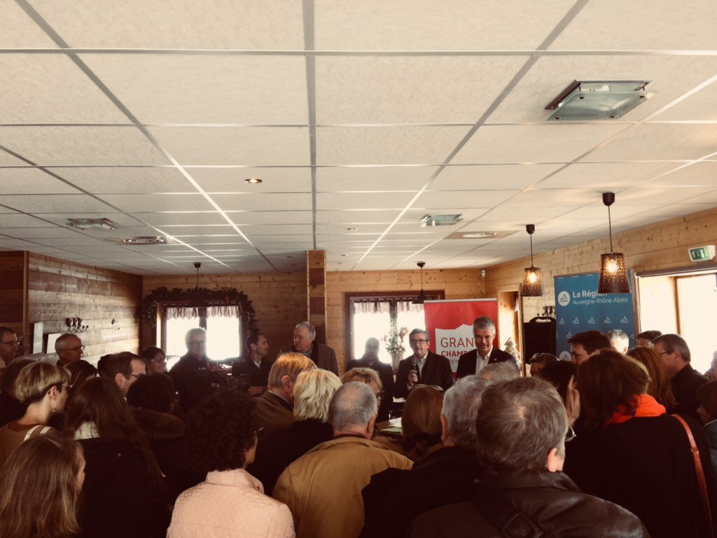 XDullin's tweet photo. Face aux contraintes climatiques, nous agissons pour nos stations des Bauges. @Chamberymetro mène un plan de renouveau touristique de nos stations. C’est en ce sens que nous animons à la Féclaz une table ronde avec @laurentwauquiez, qui s’engage personnellement sur la question https://t.co/SwIrOaBhCf