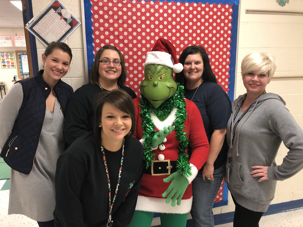 claxton_amity's tweet photo. The Grinch visited first grade green hall today! #jdcsprimary #jdcspride https://t.co/wrMkGqz01I