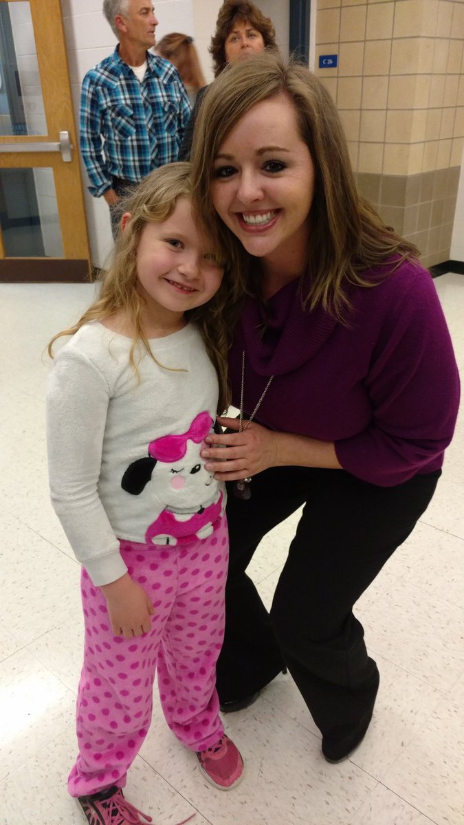 There's nothing better than when you're kid loves her teacher! Thanks @MissRuehlmann ! #jcdpride #bethe1