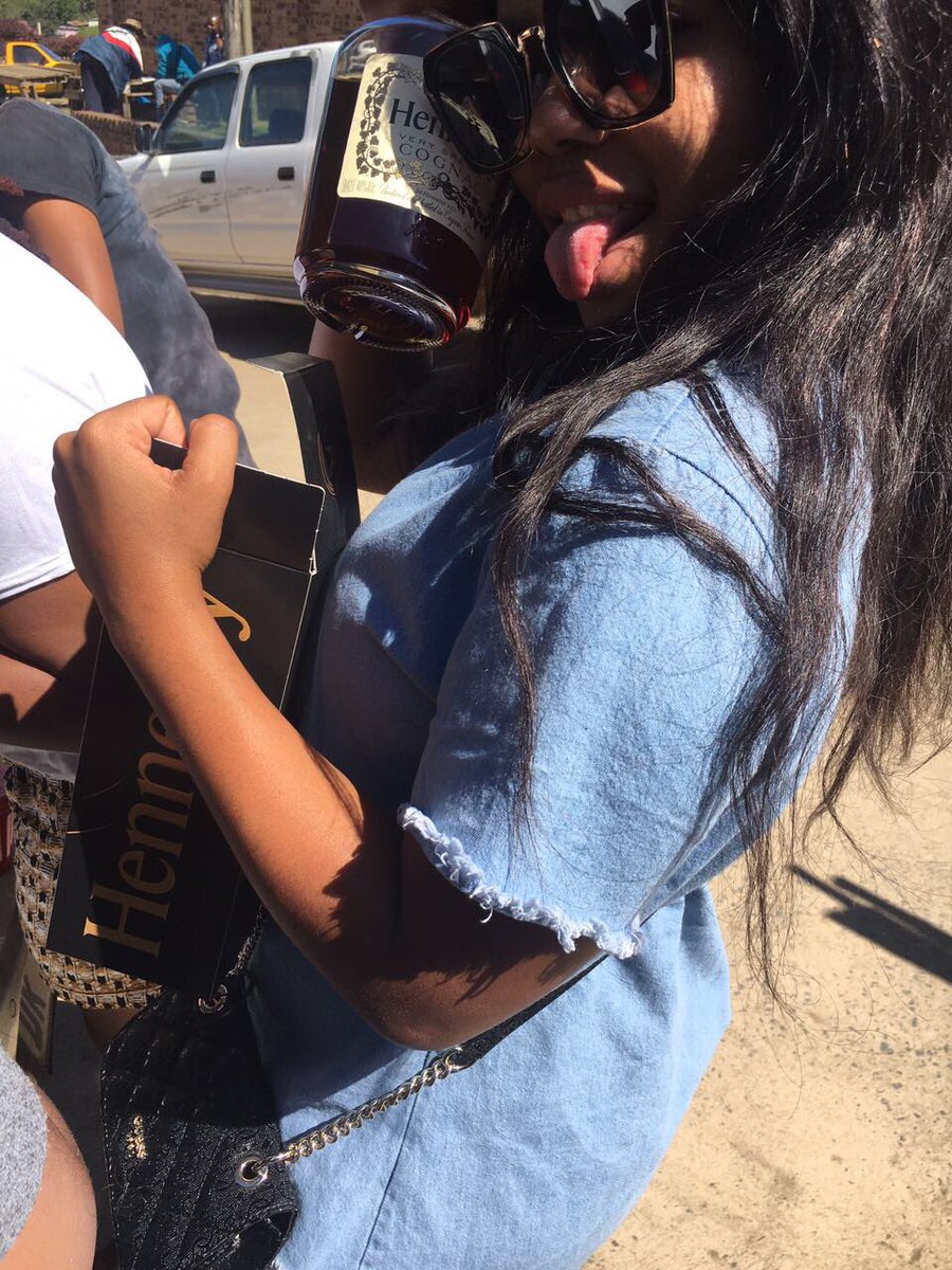 nanga_tp's tweet photo. How I’m drinking my Henny around family 👀 https://t.co/qkI0fPE9sj
