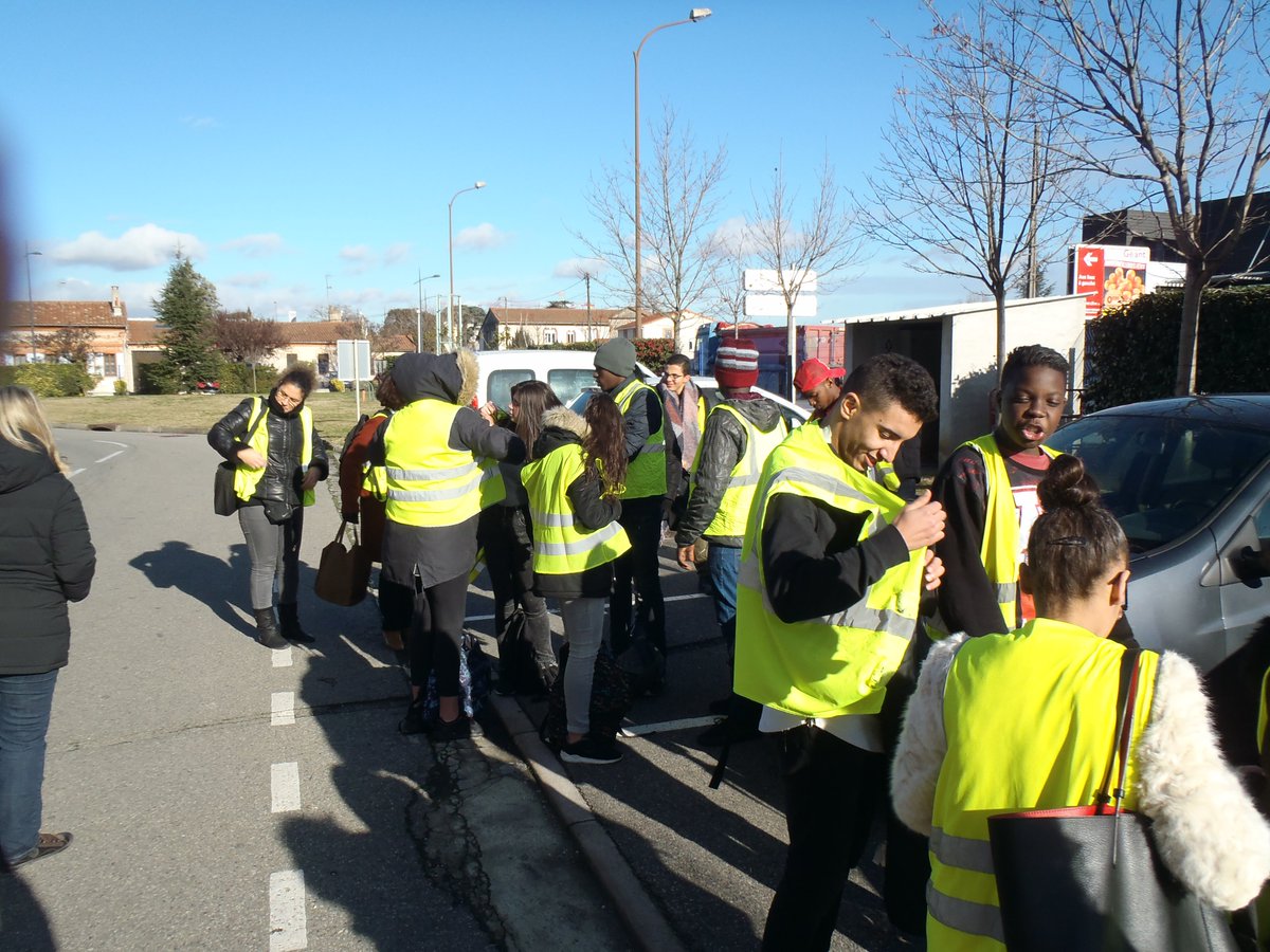 toulouseinp's tweet photo. Cette semaine nous accueillons des élèves de 3e pour le parcours #découverte des #métiers autour de l' #écoingénierie. Hier mardi visite en entreprise @SPIEgroup et #SETMI #atoutspourtous #handicap #cordeesdelareussite #stage @actoulouse https://t.co/CYLx2Fzto6