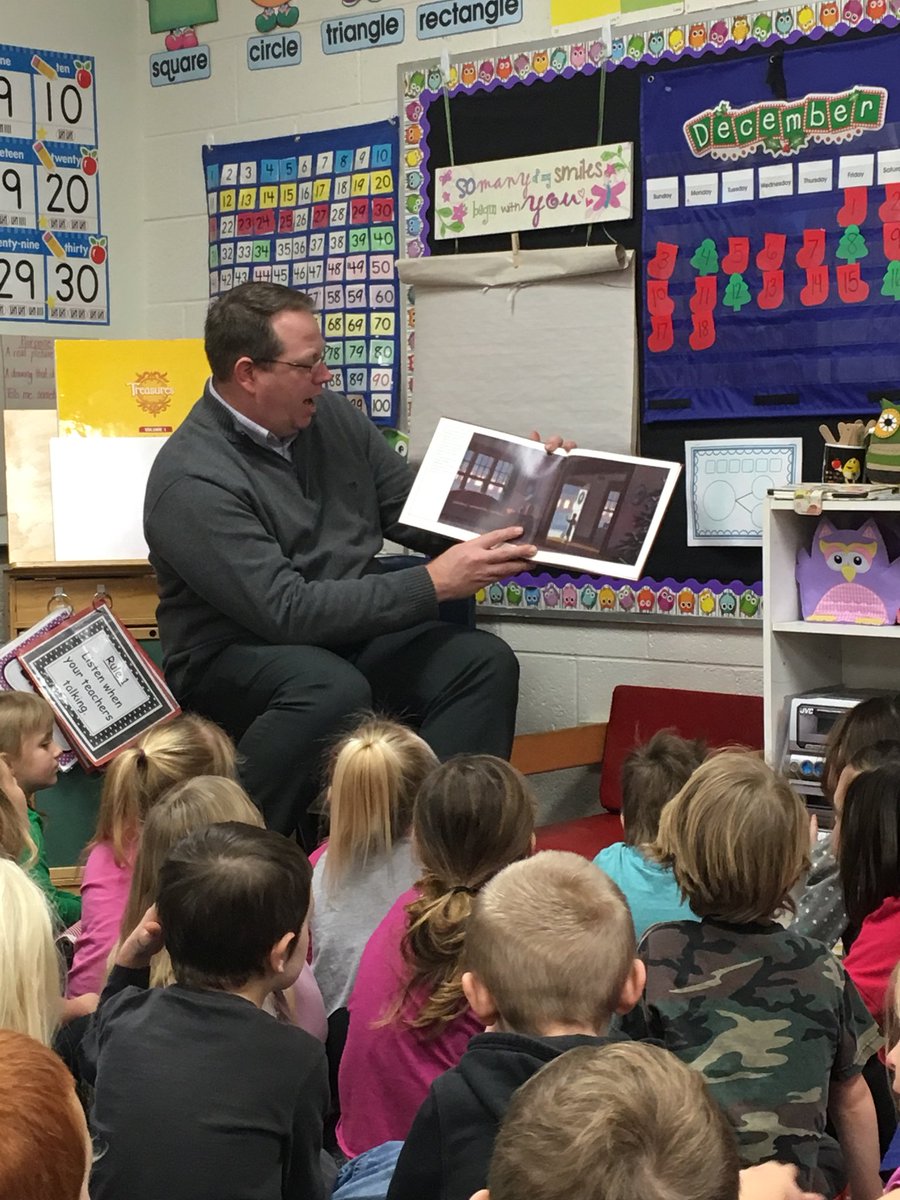 CharityCpatten's tweet photo. Our special guest reading The Polar Express! #ejrocks https://t.co/aBc05hrYIt