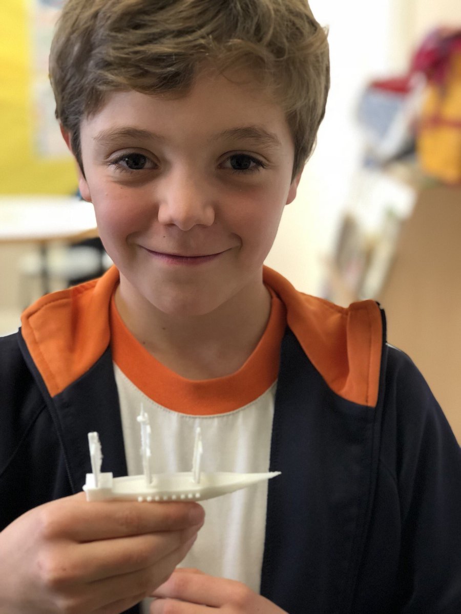 Marta_Ef's tweet image. #VRworkshop en @nazaretoporto Hoy diseñamos #objetos3D con #tinkercad  para insertarlos en aminamiciones de #RealidadVirtual ¡Estamos creando un cuento interactivo de VR!