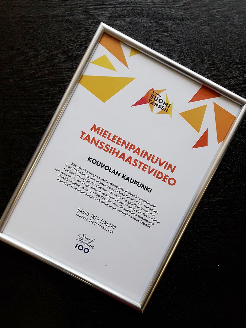 Kouvola tanssi tiensä voittoon ja #kunniakirja putkahti postissa. Hienoa Kouvolalaiset! Kiitokset <a href="/suomitanssii/">Koko Suomi tanssii</a>! youtube.com/watch?v=4TswCH…