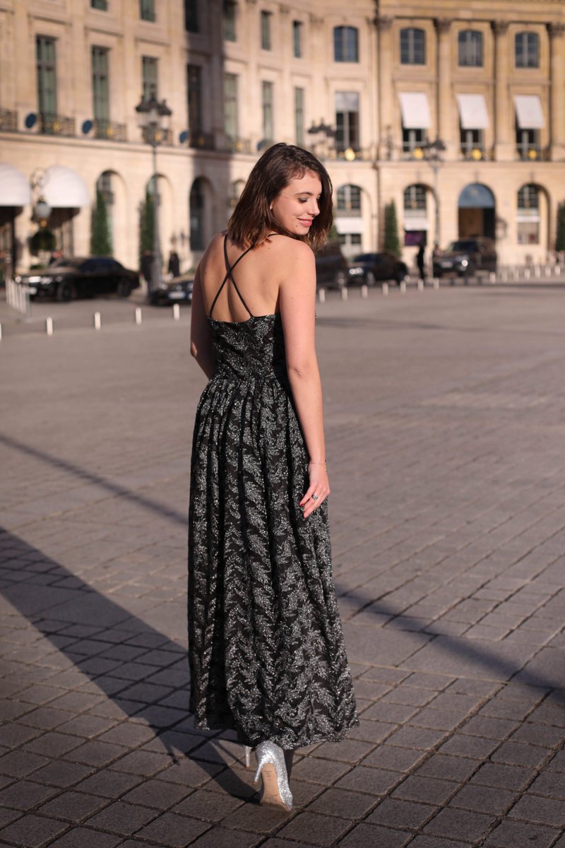LaRedouteFr's tweet photo. On dirait bien que @EmilieBrunette a déjà sa tenue pour demain?!🎉
▶️ https://t.co/zq6MyFfRPp
#MyRedoute #Dress #Party #NewYear https://t.co/RiE9y3GV98