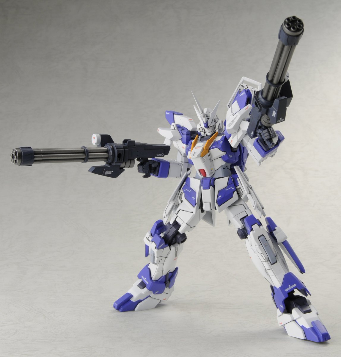 ট ইট র オカムラ セイジ わりと武器作るの好きなワタクシですが 何気に製作数が多いのがこのキャンペーン品のガトリングガン ガンダム試作5号機のジャイアント ガトリングガンが小型化した感じなんで 個人的には使い勝手抜群でして Rg用にもうふたつばかり