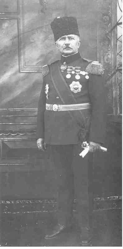 Araplar İngilizlerin altına yatarken Fahrettin Paşa, 1. Dünya Savaşı sırasında Medine'yi İngilizlere teslim etmemek için 2 yıl 7 ay savaşmıştı.

Görülüyor ki Araplar tarihin her döneminde Türkleri satma geleneklerini itina ile sürdürüyorlar!!