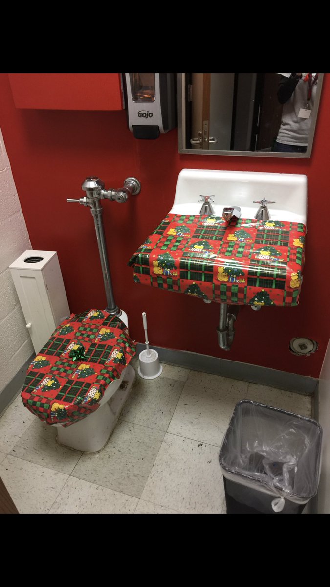 Can't forget the royal throne <a href="/MrMuziq23/">Lee A. Williams, II</a> #falconslearn