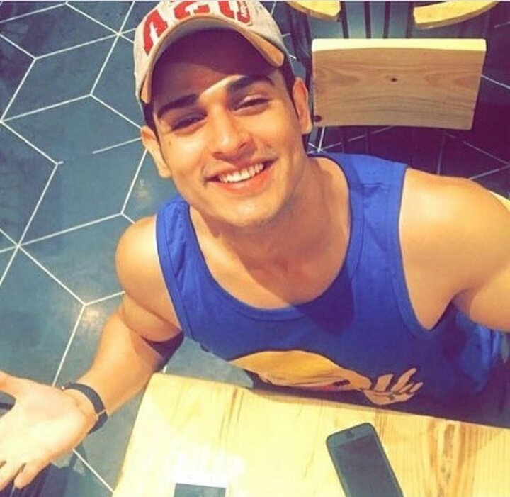 Divya_priyank__'s tweet photo. Vote for our cutie  pri ❤❤❤❤ 🌍🌍🌍💋💋💋💋💋💋
@ipriyanksharmaa @anubhavvsharmaa @ColorsTV @EndemolShineIND https://t.co/ZjLcaRcBU7