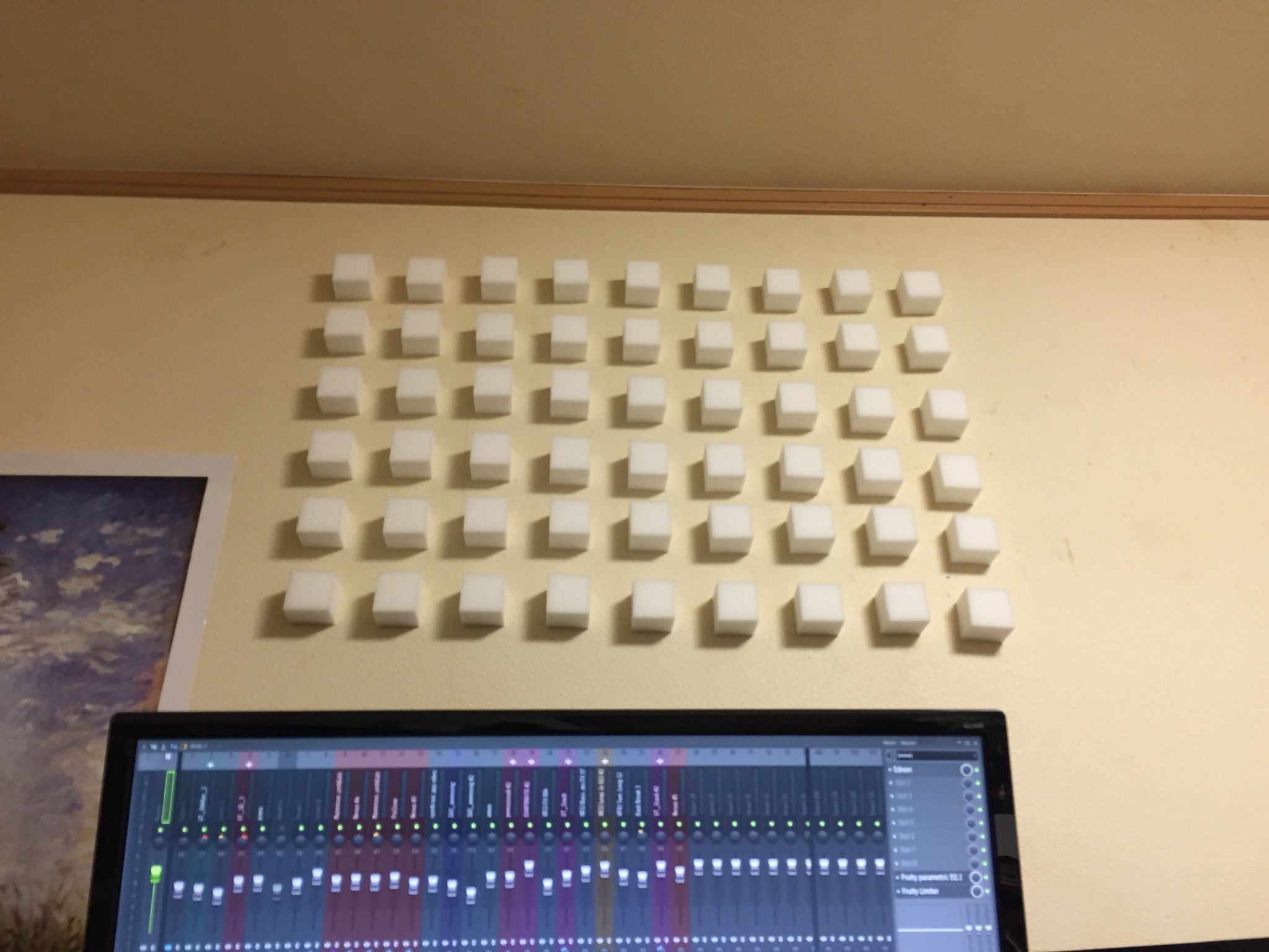 ゲン Djgen これは吸音材じゃなくてダイソーで買った激落ちくんを並べて貼ったやつだよ