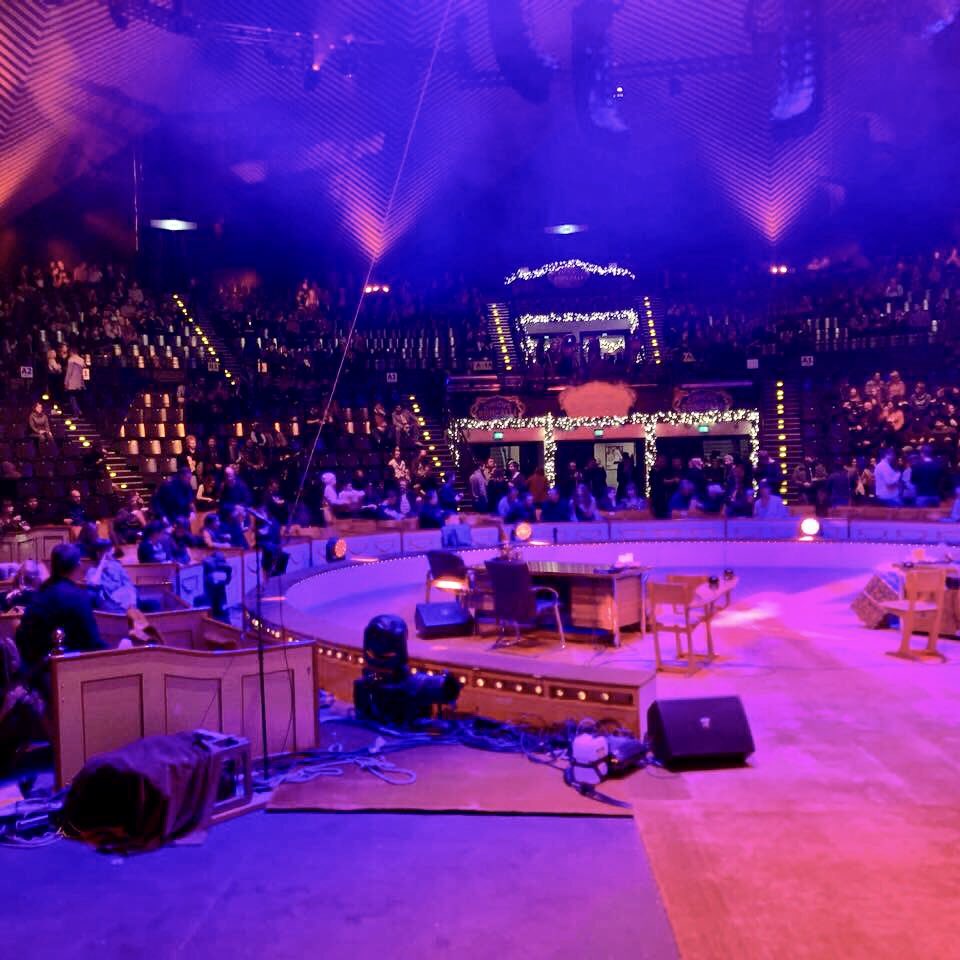 DesolicTeam's tweet photo. 🎥 ▶ INTERN - Haha! Gestern waren wir wieder beim witzigen Janolli Weihnachtszirkus in Berlin. Moderiert wurde von Jan Böhmermann und Olli Schulz für ihr Format "Fest und Flauschig". Anzuhören ab heute auf Spotify. (ml) | #desolic #janolli https://t.co/taH9TsesIc