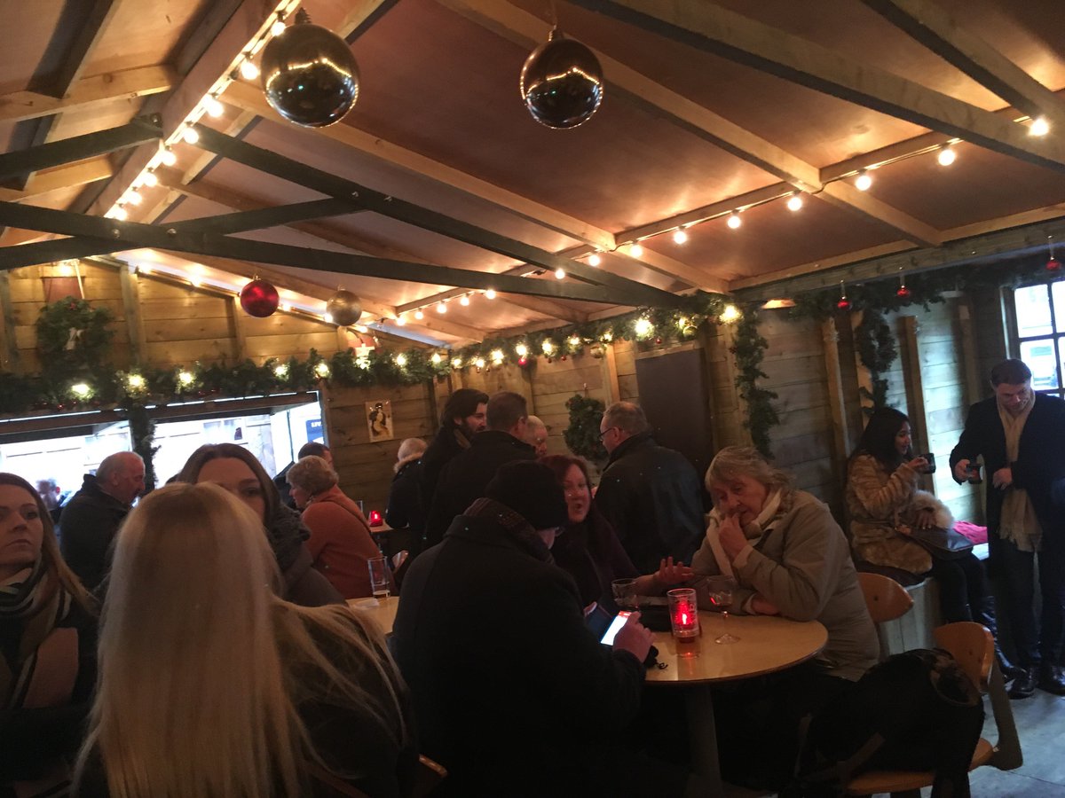MyLittleSpain's tweet photo. #Manchester #Christmasmarkets looking pretty fine today 💪🏻🎅🏻🎄🎁🎉 #feelingfestive 
#christmasshopping #timetoindulge #festivefeeling #festivities #christmas2017 #christmastime #christmasfeeling #festivevibes #christmasinmanchester https://t.co/t2WFDo3Dtg
