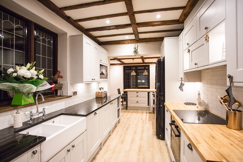 Perfect timing!! Finishing this bespoke kitchen refurb in time for our client's family christmas.....