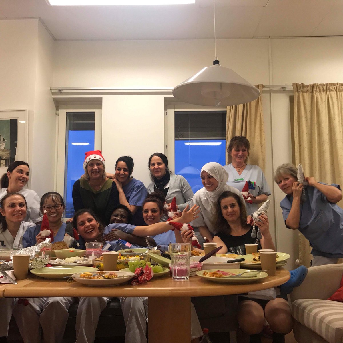 majoka13's tweet photo. Internationellt julbord i år igen @Avd 26 @StaljeSjukhus https://t.co/UHTZhxkIEj