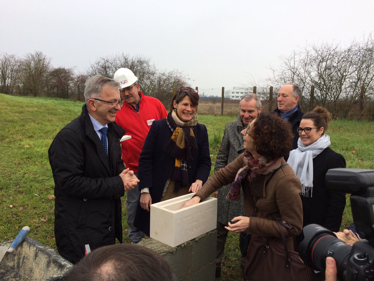 1ère pierre de l’EHPAD de @VilleSaran- 124 lits – Archi CHRO Ioana Costinescu, en présence de M Bonneau Président <a href="/RCValdeLoire/">Région Centre-Val de Loire</a>, M CHEVALLIER DGA CHRO, Mme BOUYGARD <a href="/ARS_CVDL/">ARS Centre-Val de Loire</a>. #egis fait l’ingénierie tous corps d’état.